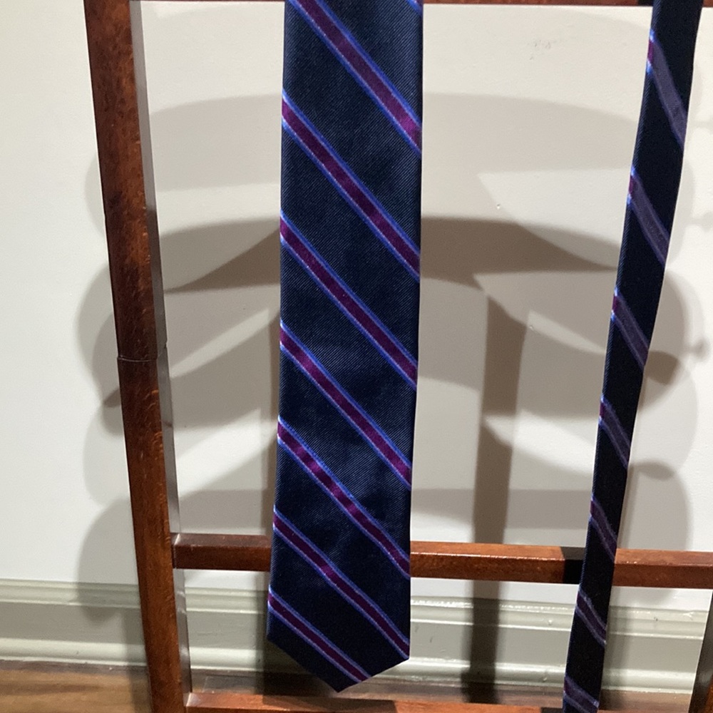 Paul Frederick 4 inch purple/navy/blue silk tie.